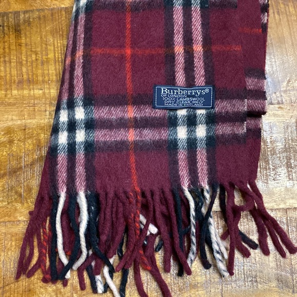 Burberry scarf - Picture 3 of 3